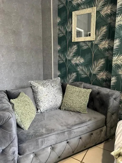 Cozy Downtown Studio Flat In Sheffield Apartment
