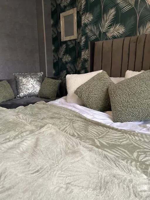 Cozy Downtown Studio Flat In Sheffield Apartment
